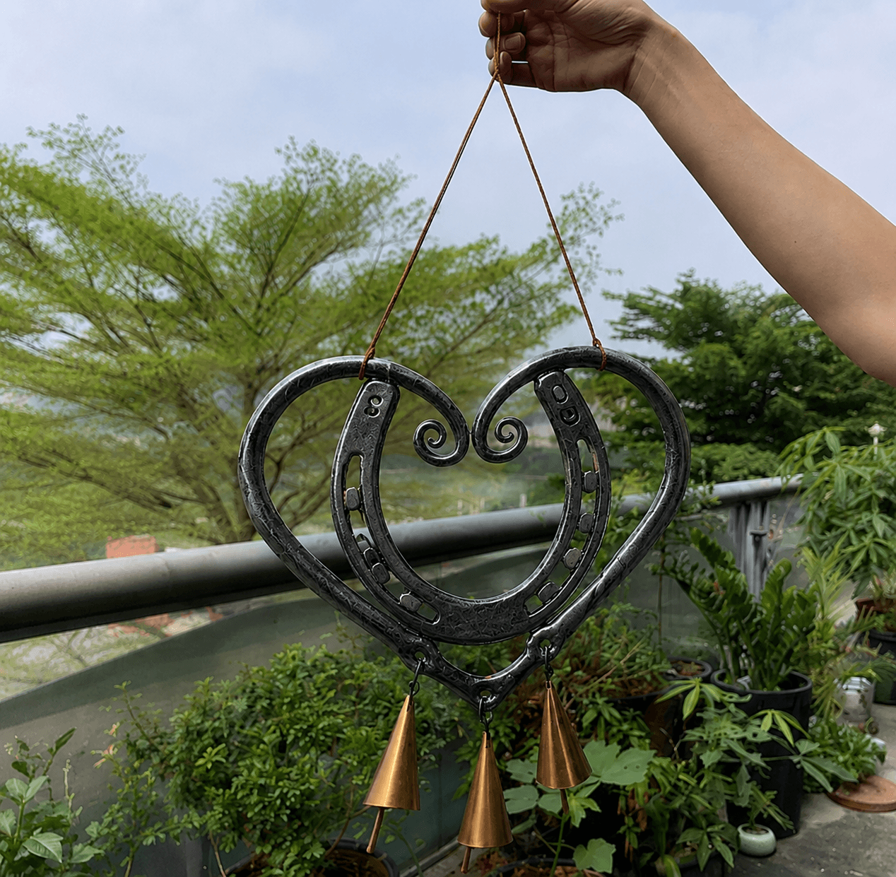 💥LAST DAY 49% OFF🔥 The Horseshoe Heart Wind Chime🖤🐎